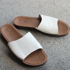 Ardene Women's White and Brown Slide Sandals